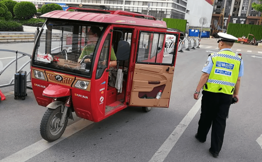 电动三轮车 城市与乡村的便捷出行伙伴
